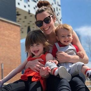 Meet your Posher, Aviva